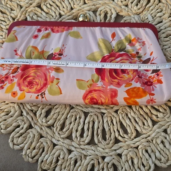 Banana Republic Vibrant Red and Orange Lace Clutch with Intricate Detailing - Picture 6 of 7